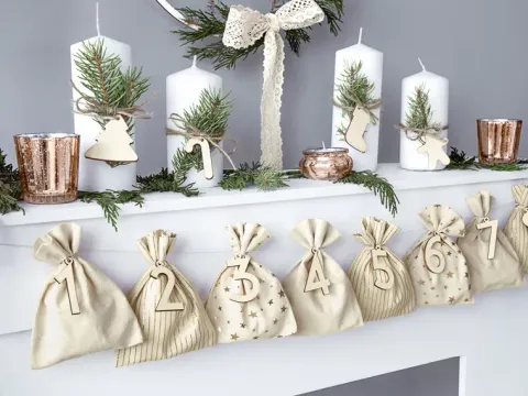 Gaveposer i stof som Julekalender -komplet