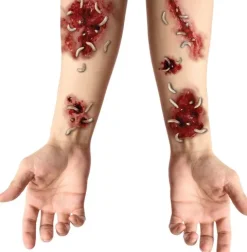 Sår og Ar tattoo - maggots