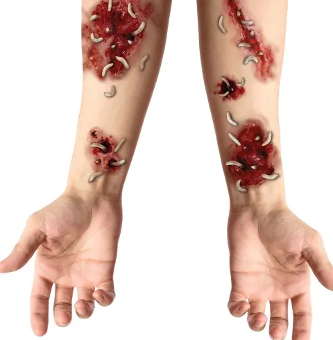 Sår og Ar tattoo - maggots