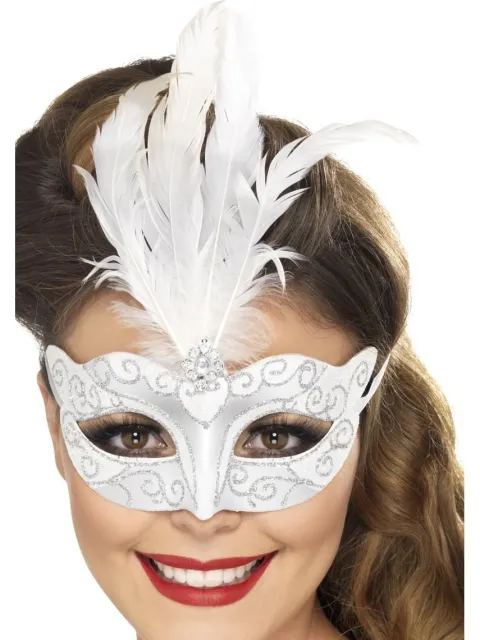 Venetiansk maske i hvid og sølv med fjer